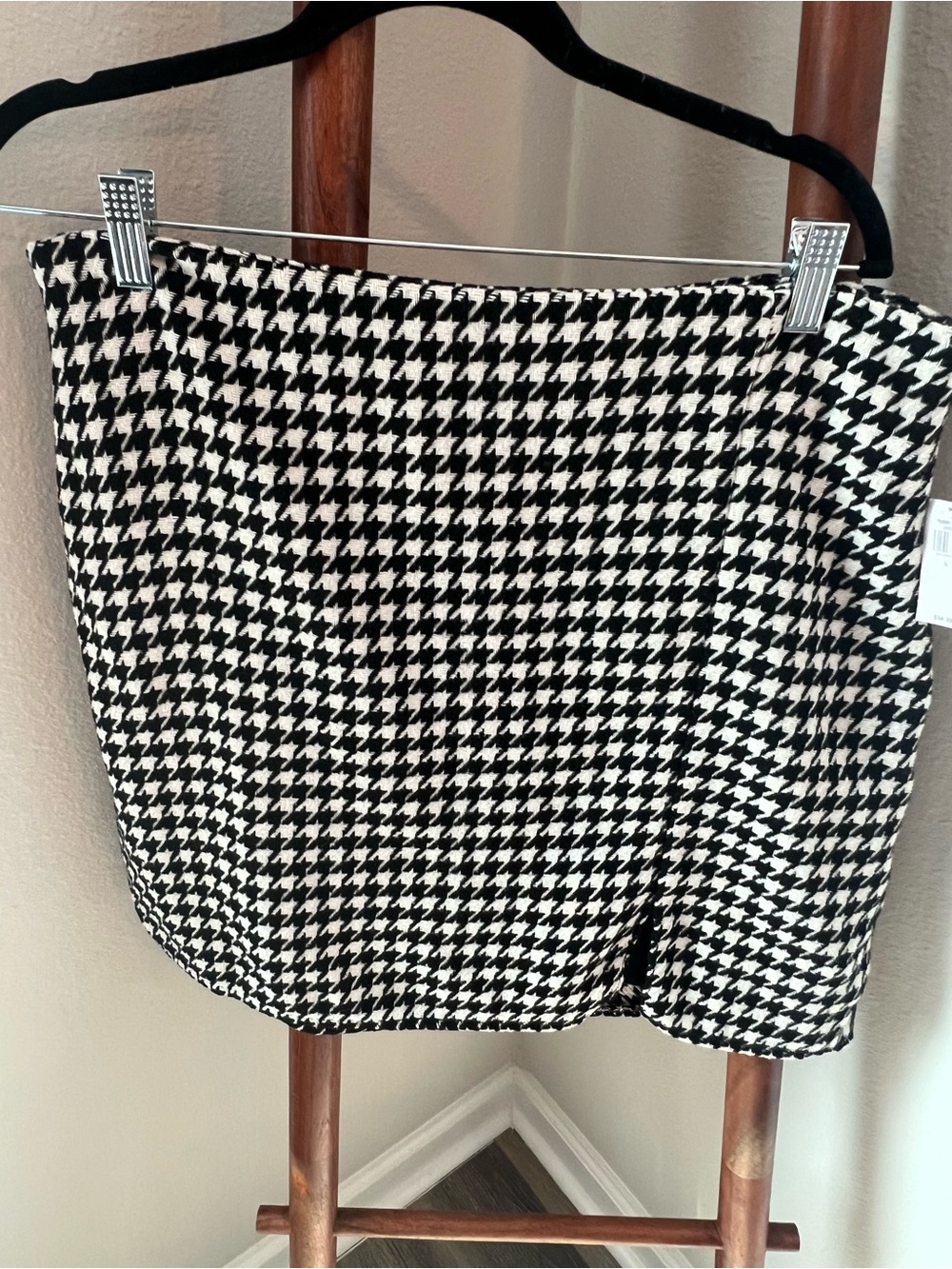 Old Navy Black and White Houndstooth Mini Skirt